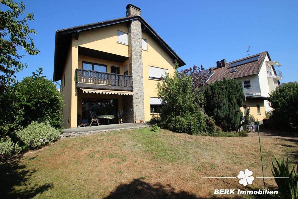 Thumbnail-BERK Immobilien - Charmantes Einfamilienhaus mit Doppelgarage und großem Grundstück in Mainaschaff