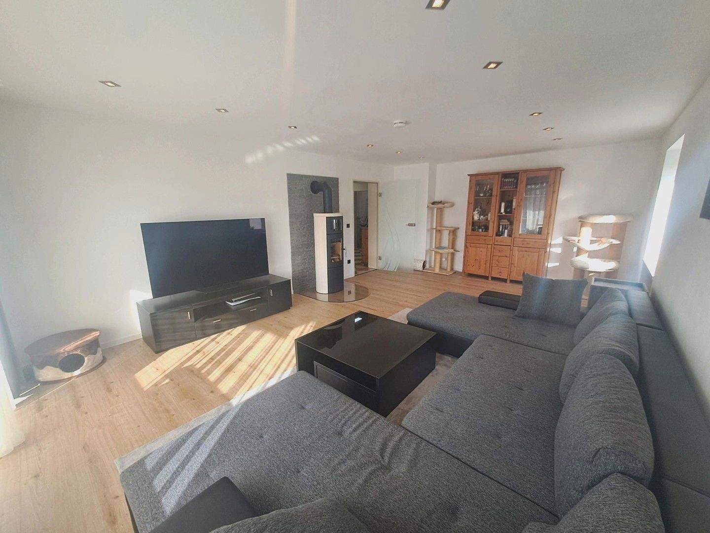 Thumbnail-Charmante 4-Zimmer-Wohnung mit separater Wohnküche und zwei Bädern in Rosenheim zu verkaufen