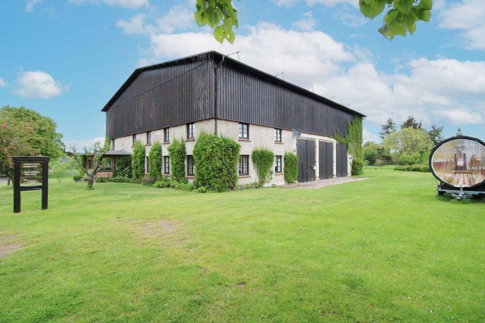 Thumbnail-Ostseenahe Investitionschance: Erfolgreiches Ferienwohnungsensemble in historischer Gutsscheune