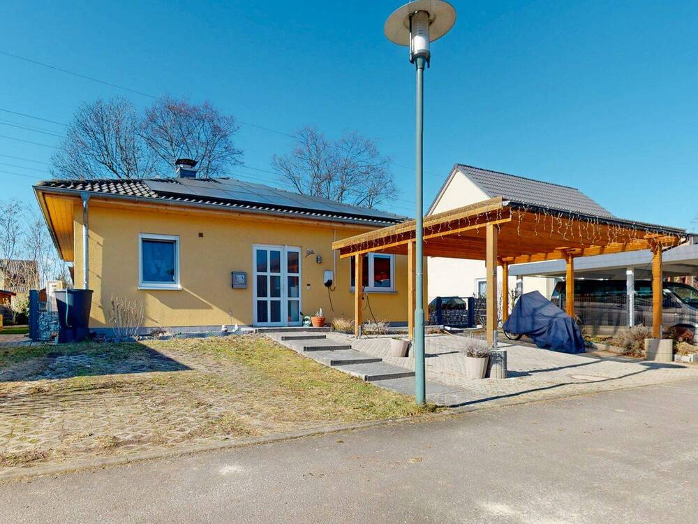 Thumbnail-Stilvolles Wohnen in ruhiger Lage - Einfamilienhaus mit Koiteich und überdachter Terrasse