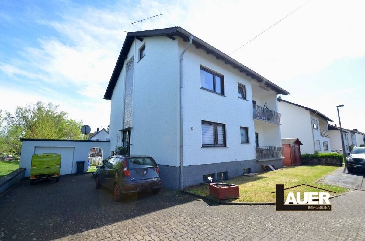 Thumbnail-Zweifamilienhaus in Völklingen - Lauterbach mit Garten und Garage.