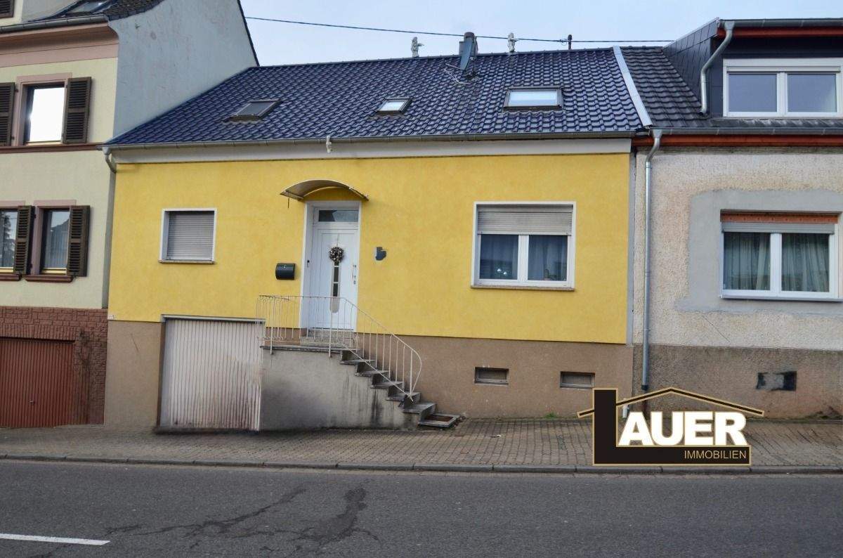 Thumbnail-Einfamilienhaus mit Garten und Garage in Saarbrücken zu Verkaufen.