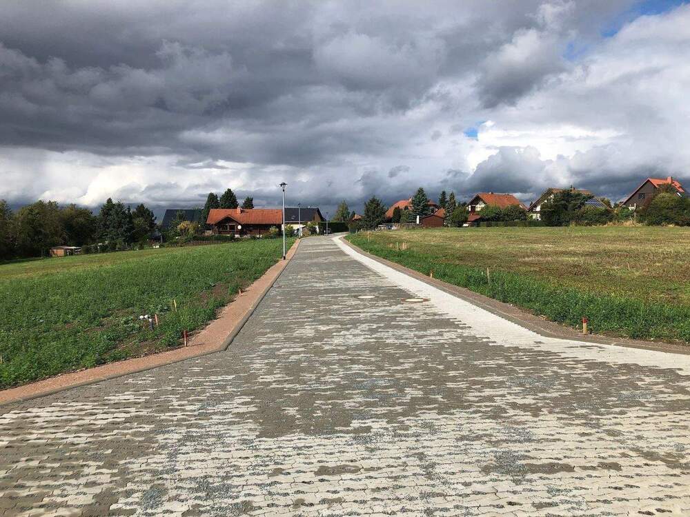 Thumbnail-Großes Grundstück am Feldrand mit unverbautem Blick ins Grüne.