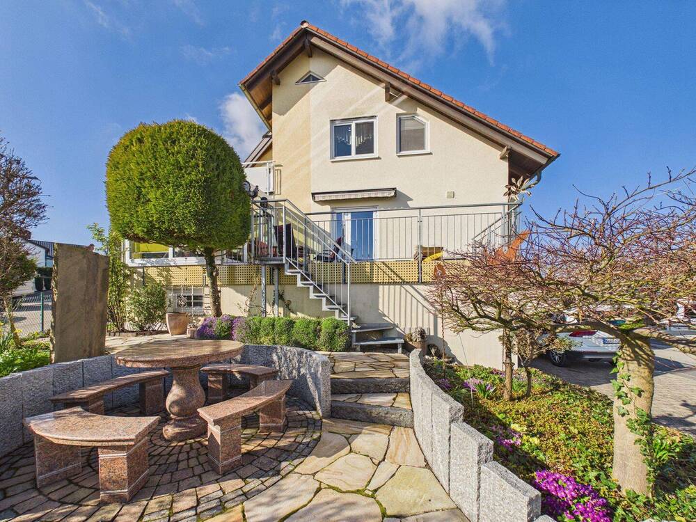 Thumbnail-Ein kreatives Zuhause in toller Höhenlage - DHH mit 5 ZI, Wintergarten & fantastischer Fernsicht