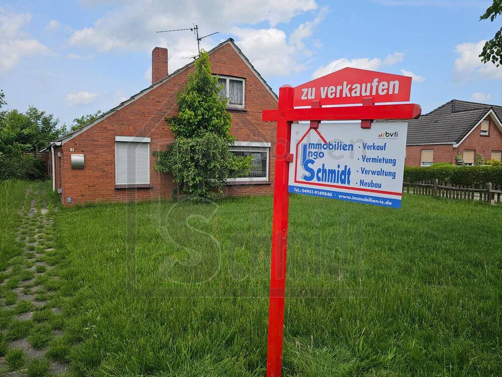 Straßenansicht links