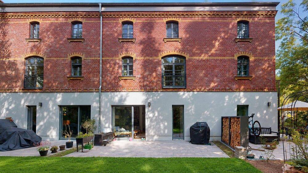 Thumbnail-Modernes Reihenhaus im kernsanierten Hofensemble mit Wärmepumpe und langfristigem Mietverhältnis