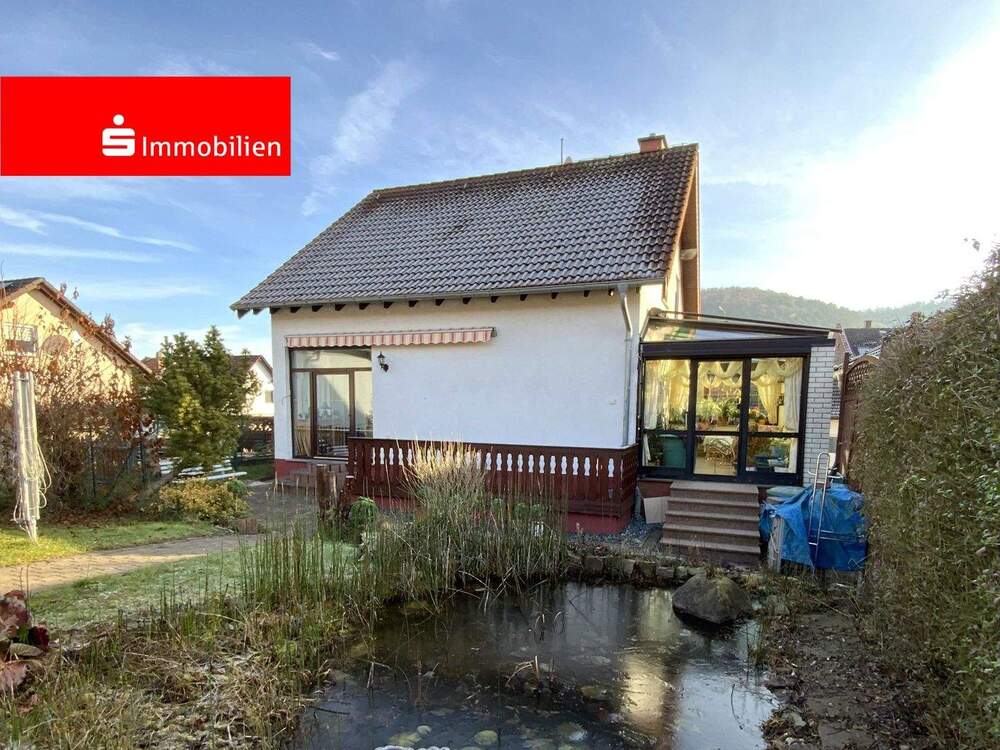 Thumbnail-Einfamilienhaus mit Pool in Stadtrandlage