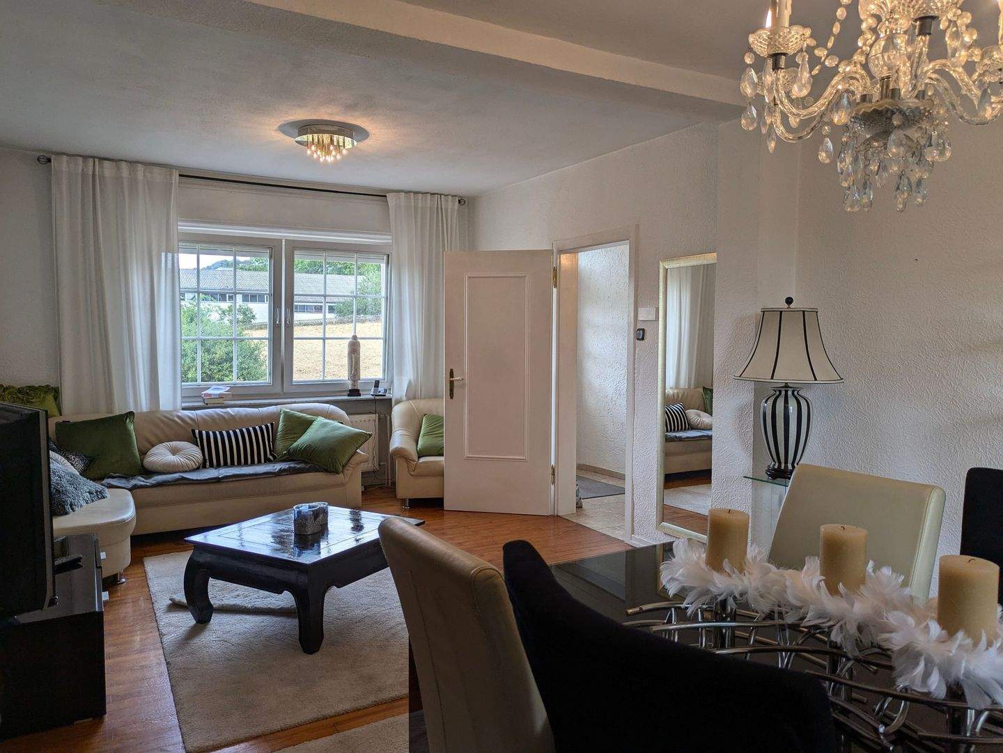 Thumbnail-Idyllisches Einfamilienhaus mit Scheune, Garage und Garten