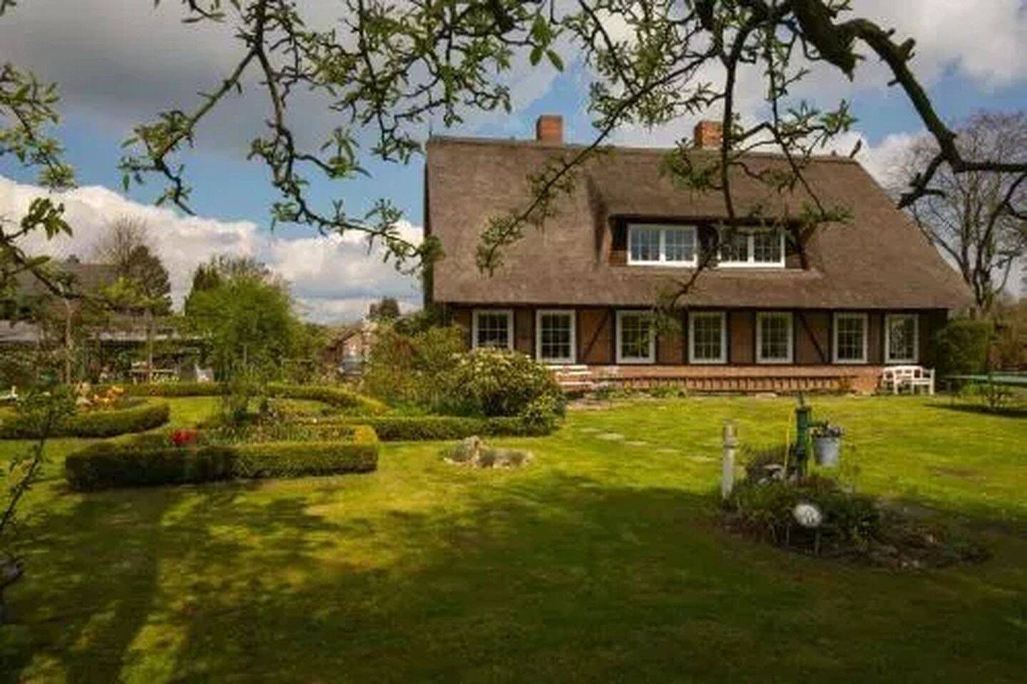 Thumbnail-Alte Reetdachkate