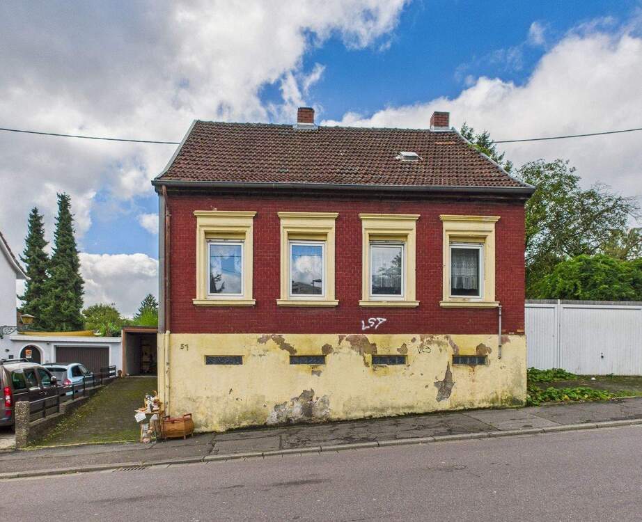 Thumbnail-Charmantes Einfamilienhaus mit großem Grundstück und Werkstatt in Saarbrücken-Dudweiler - ideal für Handwerker!
