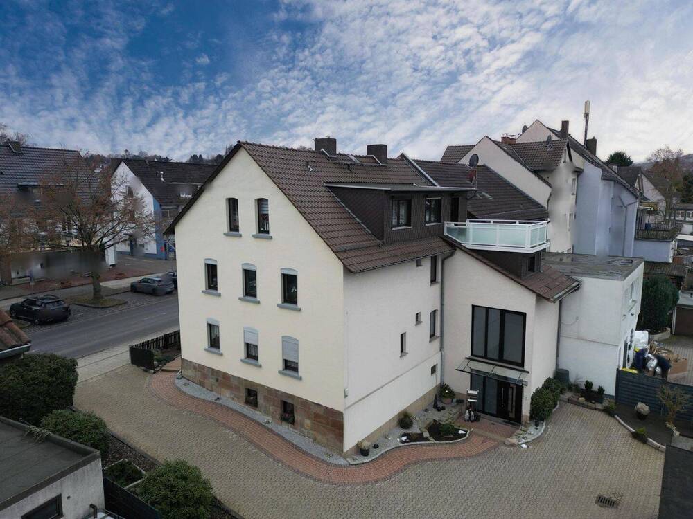 Thumbnail-Großes Einfamilienhaus mit Einliegerwohnung, 3 Garagen und Herkulesblick in Kassel!