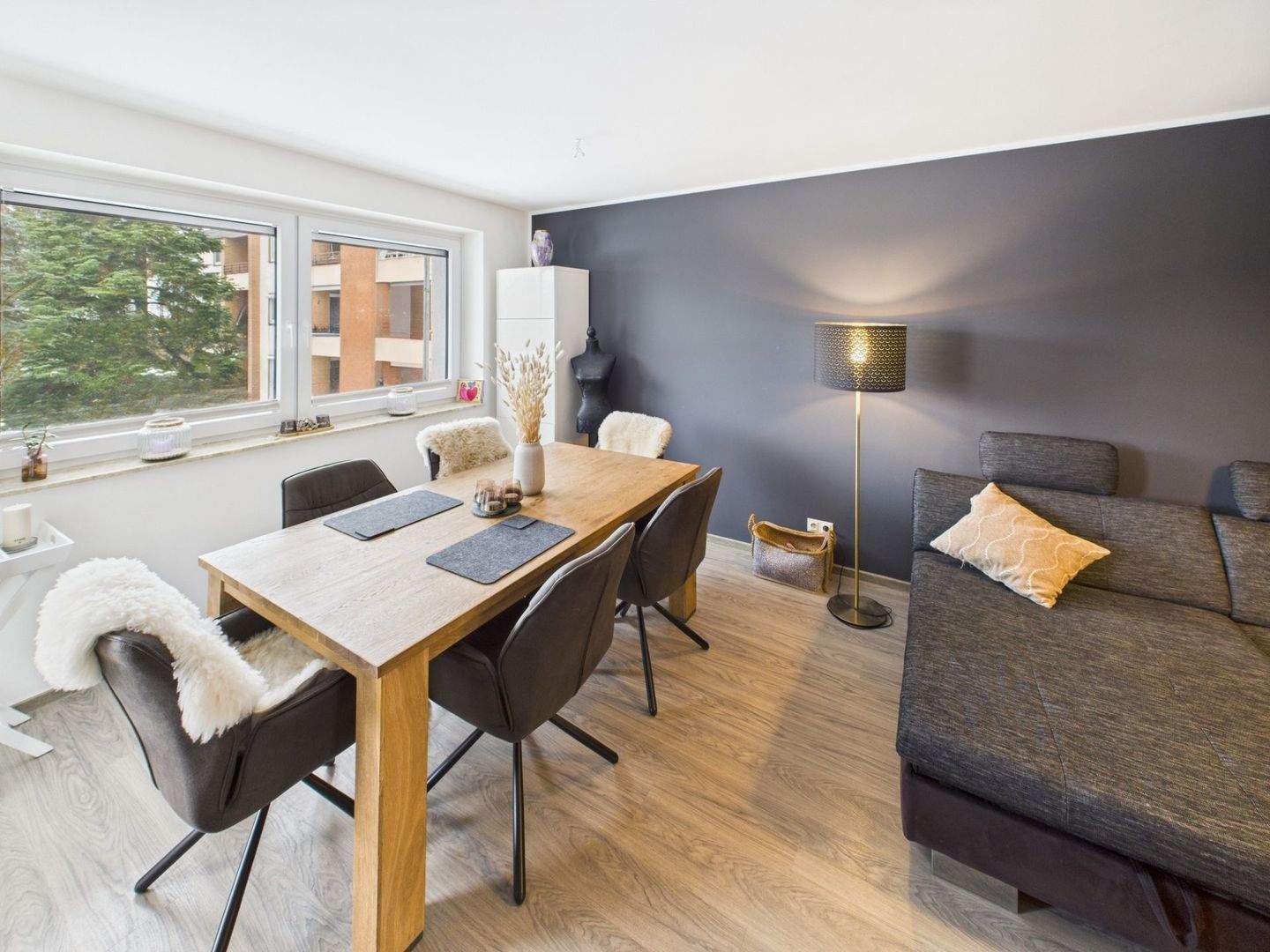 Thumbnail-Einziehen & Wohlfühlen: Moderne 3-Zimmer-Wohnung mit Garagen in Burgdorf-Weststadt