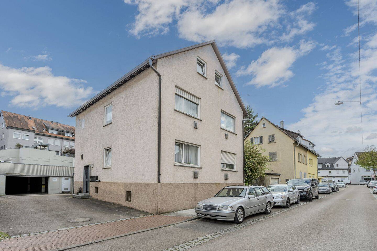 Thumbnail-Handwerker aufgepasst: Sanierungsbedürftiges 3-Familienhaus in zentraler Lage