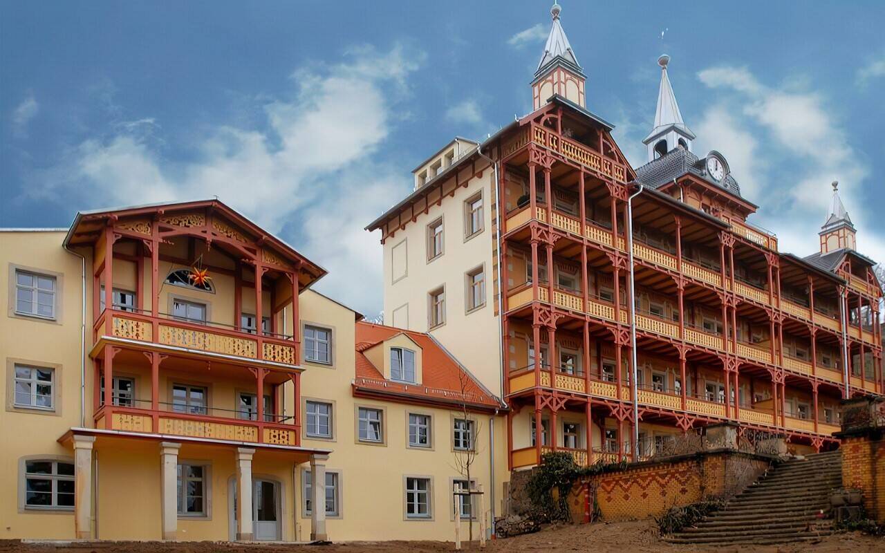 Thumbnail-Traumhafte 5-Raum-Wohnung mit Blick über Radebeul bis nach Dresden und großem Balkon + Terrasse