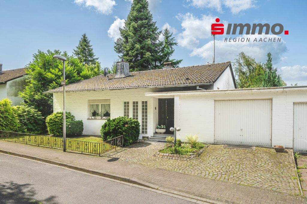 Thumbnail-Freistehendes Einfamilienhaus mit traumhaftem Grundstück und Garage in Aachen-Vaalserquartier