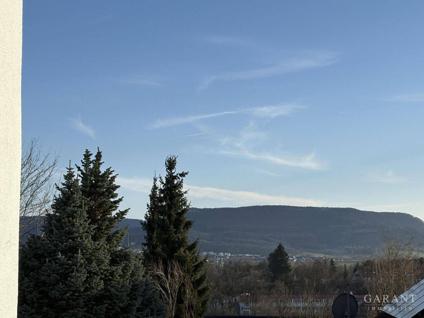 Thumbnail-Stilvoll wohnen oder clever investieren - 3 12 Zi.-Whg. mit 2 Balkonen und Garage, in ruhiger Lage!