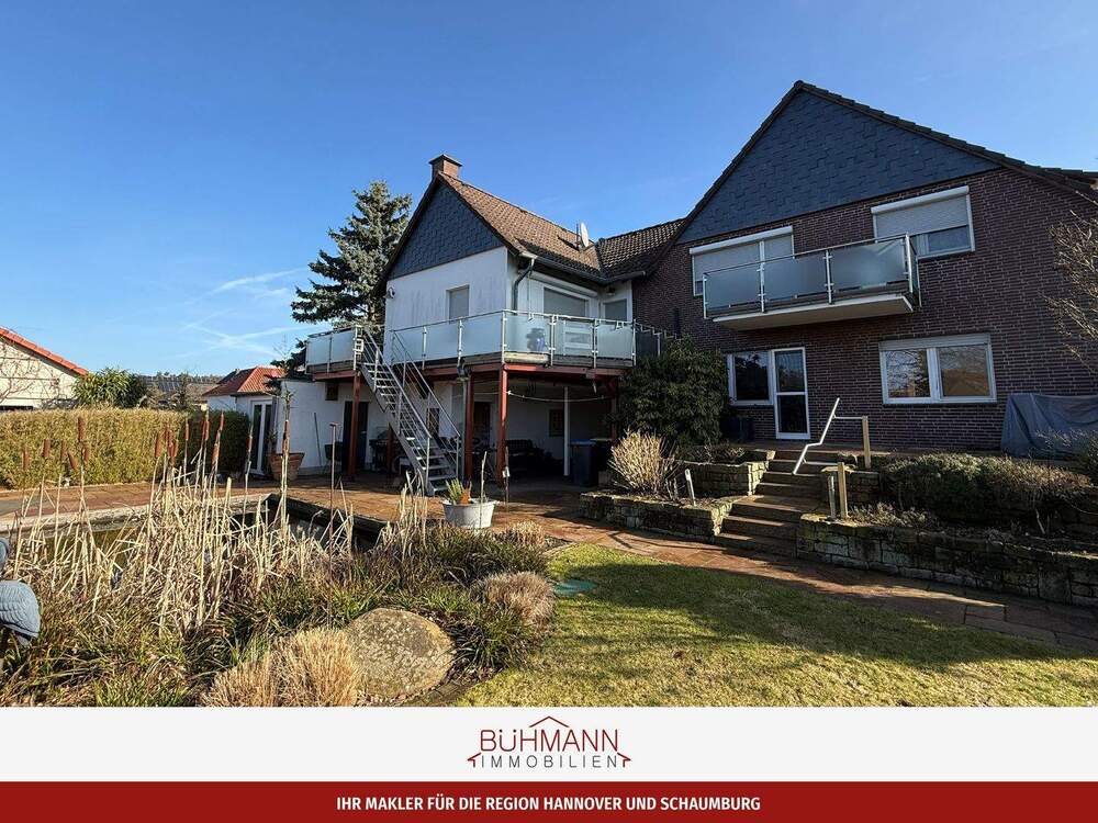 Thumbnail-31515 Wunstorf - Großenheidorn - Zweifamilienhaus mit Teich und Garagen