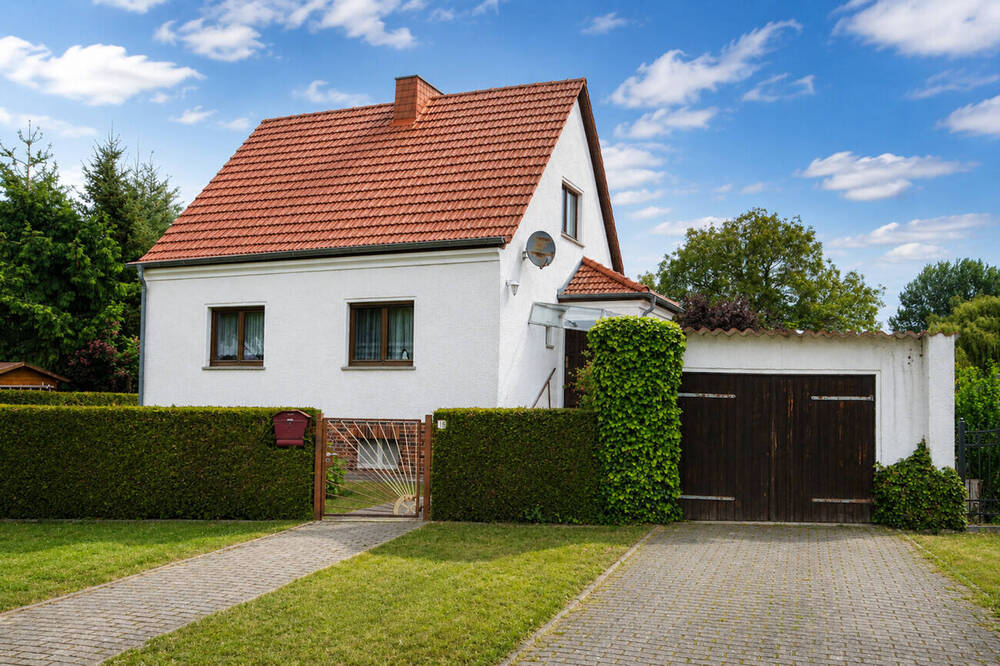 Thumbnail-Interessantes Einfamilienhaus mit Gästehaus und Garagen in gefragter Lage in Wustermark