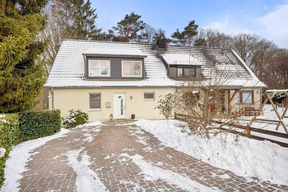 Thumbnail-Doppelhaushälfte mit Waldzugang, energieeffizienter Technik und familienfreundlichem Grundriss