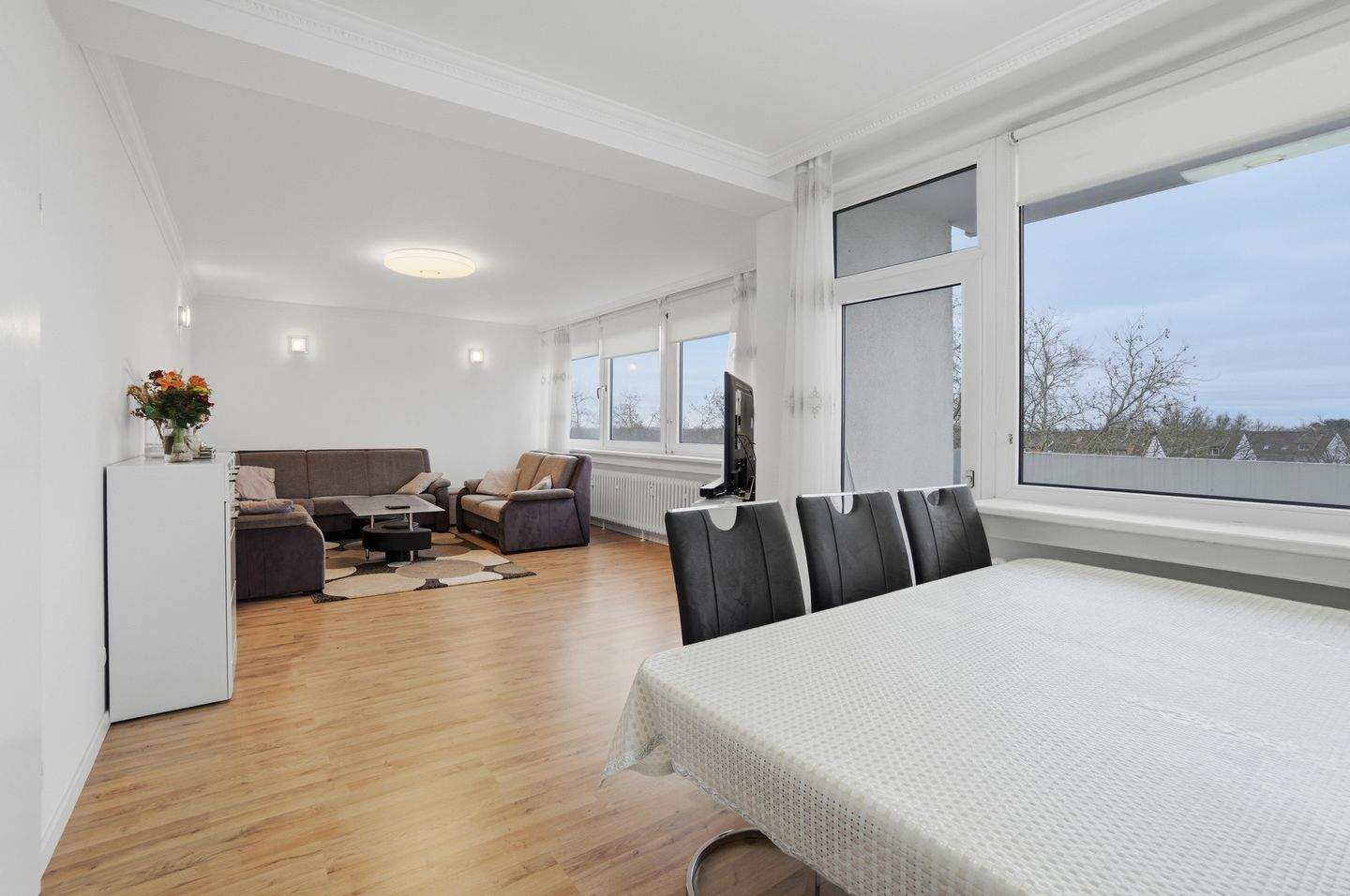 Thumbnail-Schicke 4-Zimmer-Wohnung mit großem Balkon und Garage - 101 m² Wohnkomfort