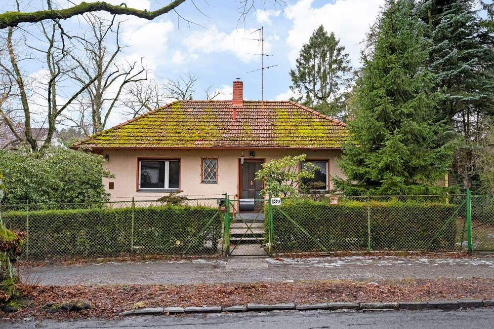 Thumbnail-Bungalow im beliebten Hermsdorf mit Einliegerwohnung und Entwicklungspotenzial