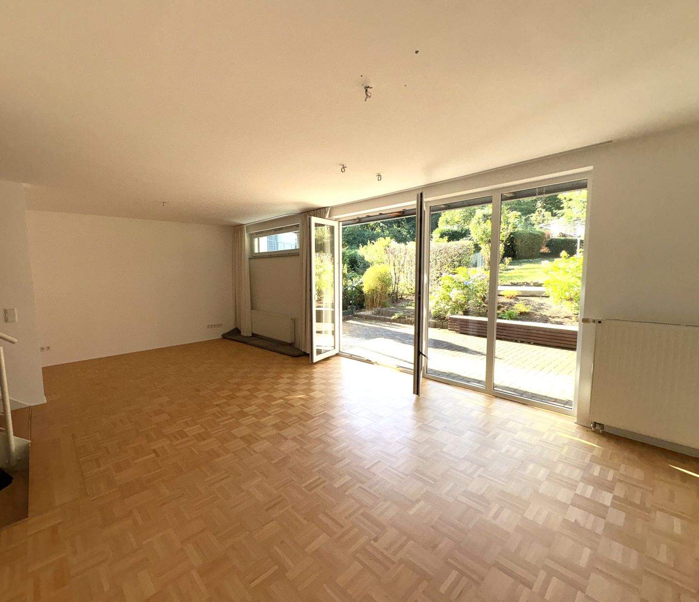 Thumbnail-Modernes Wohnhaus mit Balkon, Terrasse und Garten in Siegen