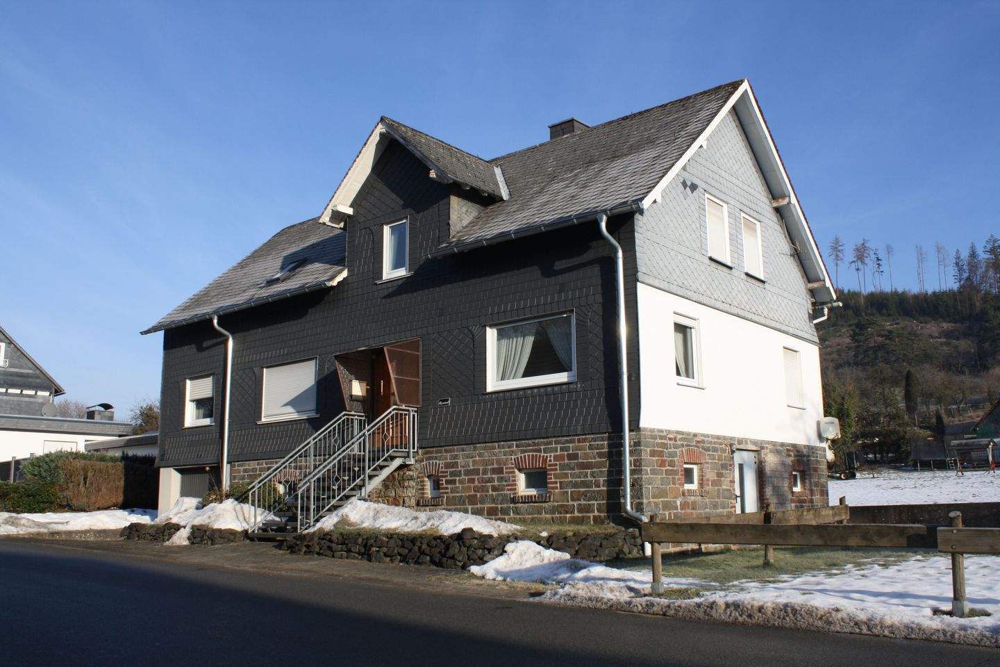 Thumbnail-Freistehendes Einfamilienhaus mit viel Raum für Ihre Ideen in Bad Laasphe - Ortsteil