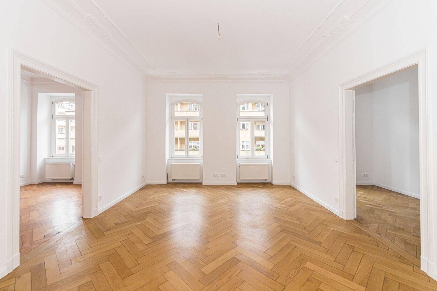 Thumbnail-4-Zimmer Altbauwohnung mit Charme und Südbalkon