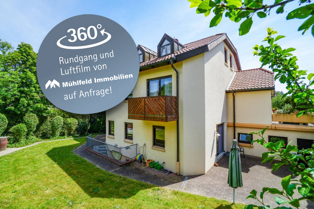 Gepflasterte Flächen um das Haus