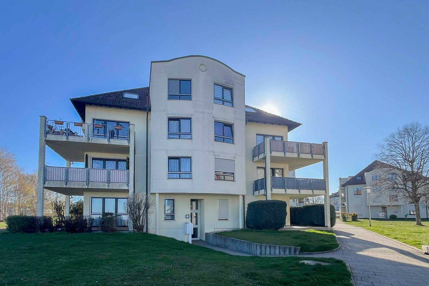 Thumbnail-Vermietete 2-Zi.-Wohnung mit Eckbalkon und TG-Stellplatz in Dresden-Gompitz