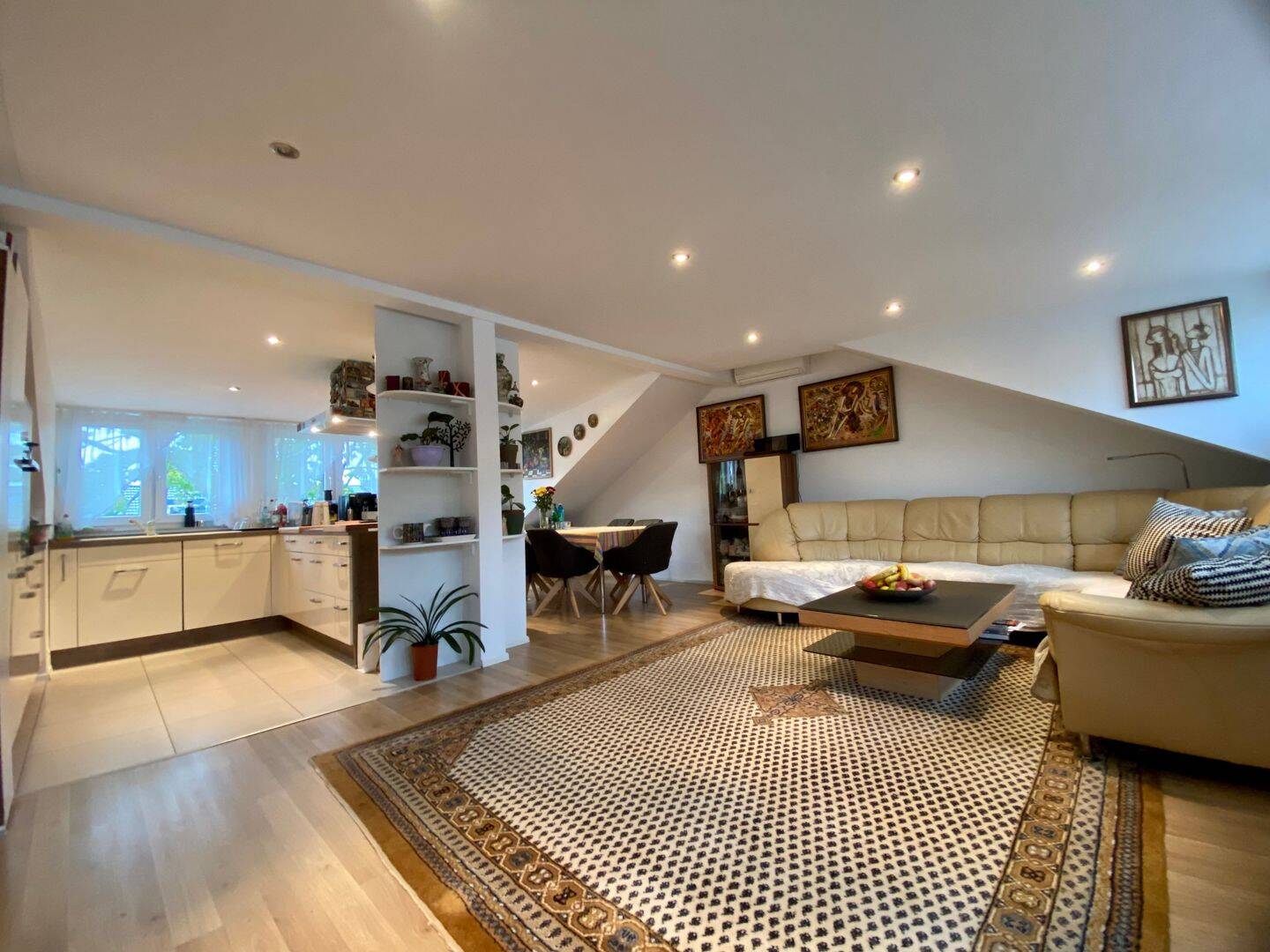 Thumbnail-Exklusives Wohnen unterm Dach - DG-Wohnung mit Balkon, EBK & 3 Parkplätzen