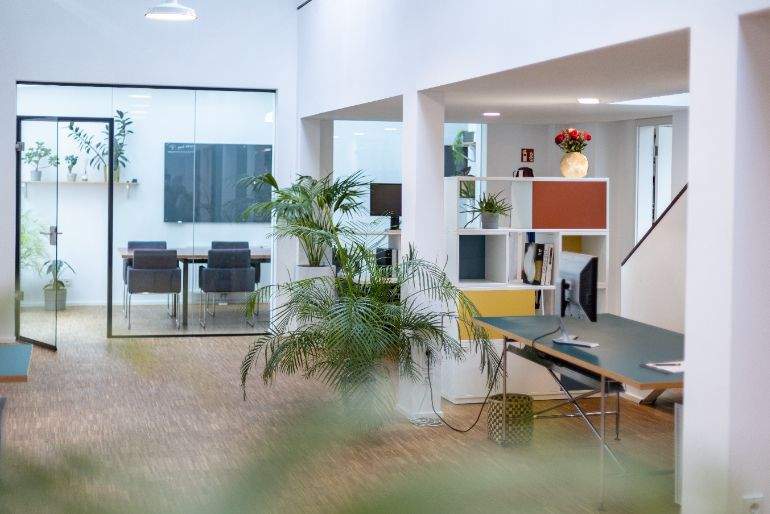 Thumbnail-FLEX DESK 2,5T pWoche im Mathildenhof: CoWorking mit Atrium, Terrasse & Küche