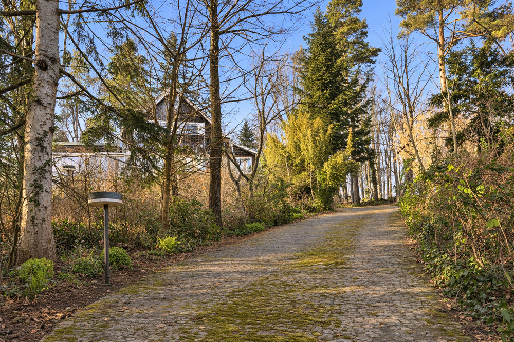 Thumbnail-Privatsphäre in Aussichtslage mit Erweiterungs- Neubaupotenzial++Parkgrundstück