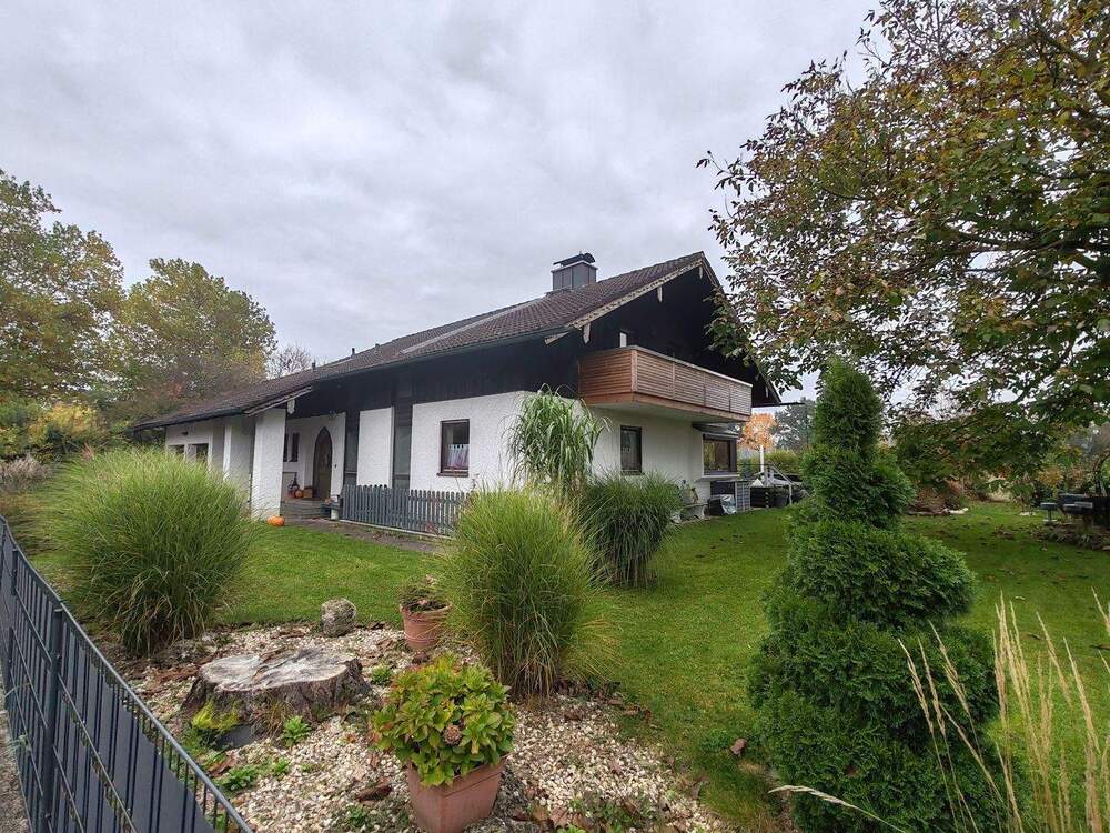 Thumbnail-Freistehendes Einfamilienhaus mit großzügigem Grundstück in Waldkraiburg-Niederndorf