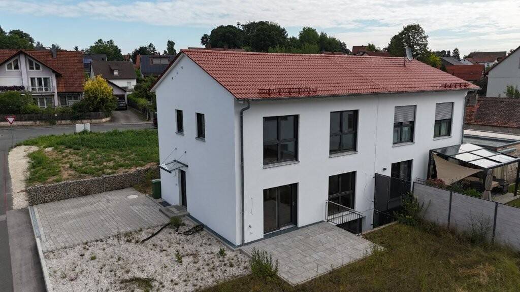 Thumbnail-Neubau Doppelhaushälfte(Effizienzhaus40) mit vielen Gestaltungsmöglichkeiten in Winkelhaid - Lage am Waldrand