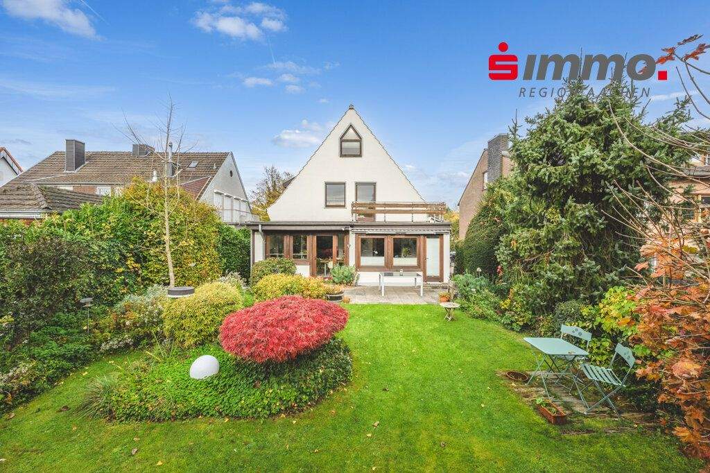 Thumbnail-Freistehendes Einfamilienhaus mit integrierter Garage und Süd-Garten