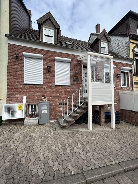 Thumbnail-Modernisiertes EFH mit sep. kleiner 1 Zimmer-Bad-Wohnung in Sbr. - Jägersfreude zu verkaufen