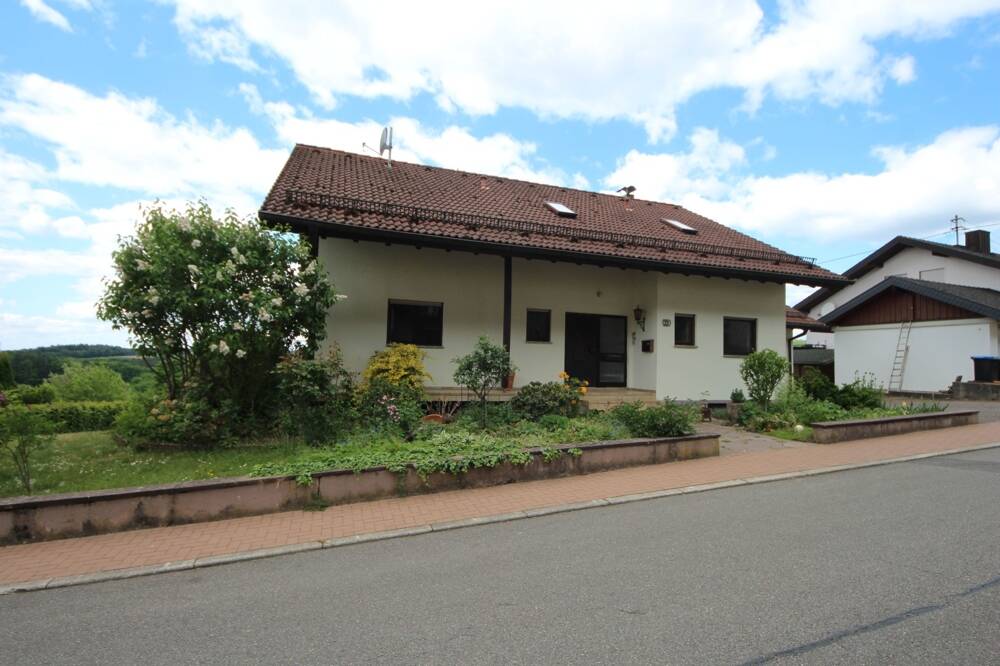 Thumbnail-Attraktives Wohnhaus mit viel Platz und überdachtem Schwimmbad ...