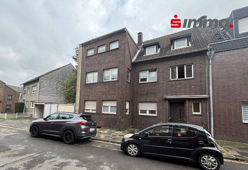 Thumbnail-Dreifamilienhaus mit 3 Garagen auf großem Grundstück mit weiterem Baupotential in ruhiger Wohnlage