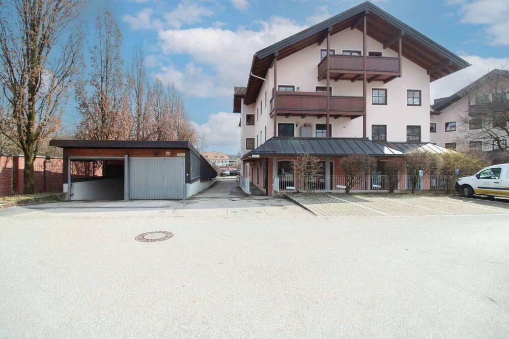 Thumbnail-Zentral & gepflegt: 2-Zimmer-Wohnung mit 2 Balkonen, TG & Aufzug in Feldkirchen-Westerham