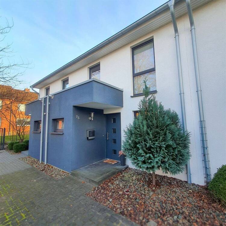 Thumbnail-Gepflegtes Reihenmittelhaus mit Garten und Garage in Nienburg zu vermieten