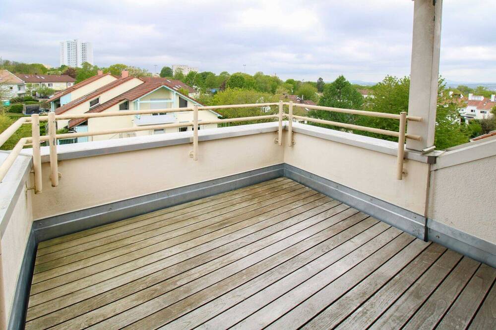 Thumbnail-Lichtdurchflutetes Familienidyll am Feldrand: 4,5 Zimmer mit Balkon und zwei Garagen!