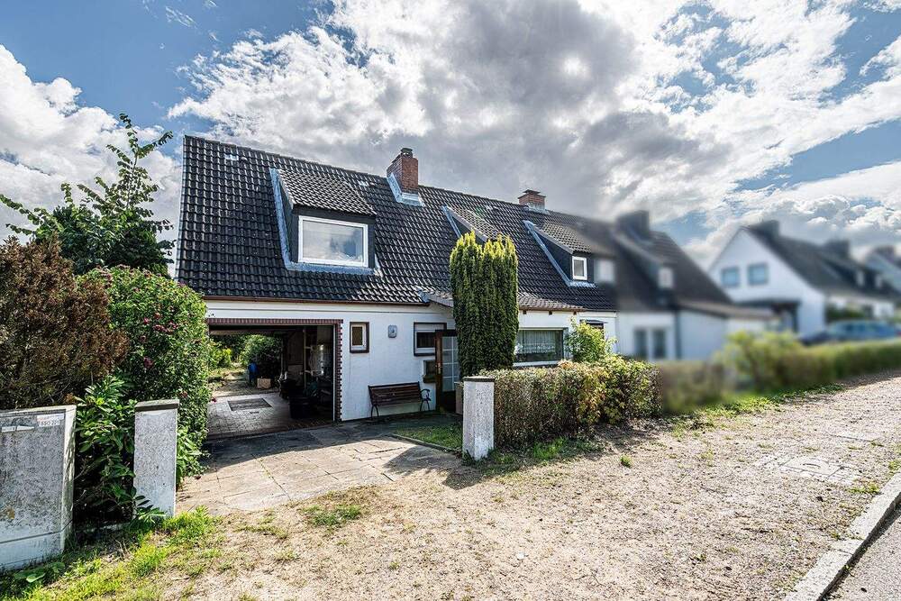 Thumbnail-Sanierungsbedürftiges Haus auf großem Erbbaugrundstück