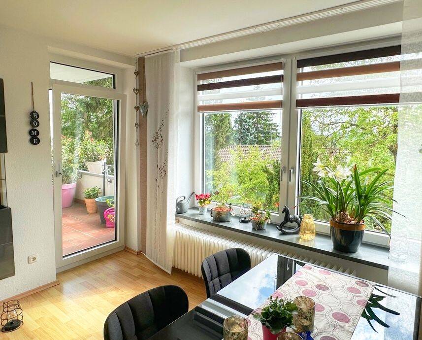 K245 Wohnzimmer und Loggia