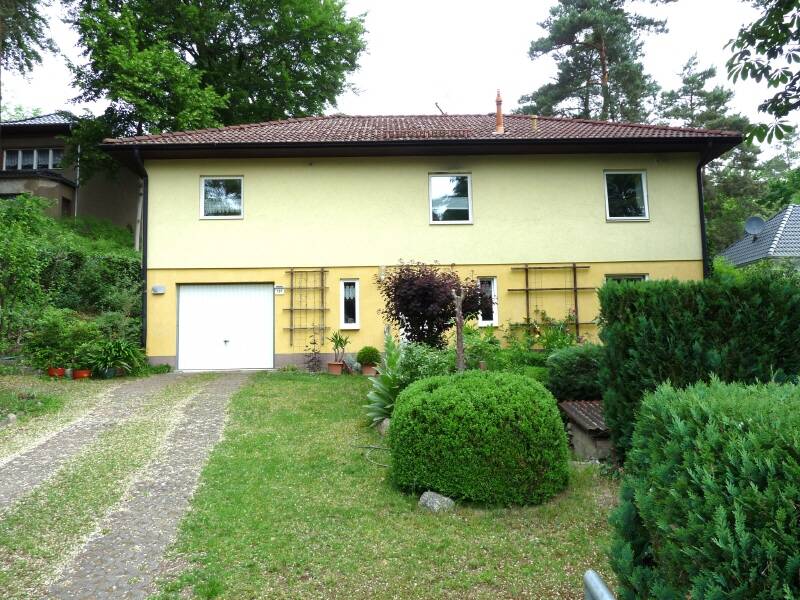 Thumbnail-Gepflegtes Einfamilienhaus mit direktem Zugang zum Wald