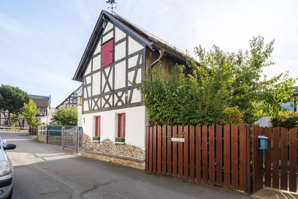 Thumbnail-Klein, fein & voller Charme, saniertes Fachwerkhaus mit Innenhof, Carport in Neuwied-Heddesdorf!