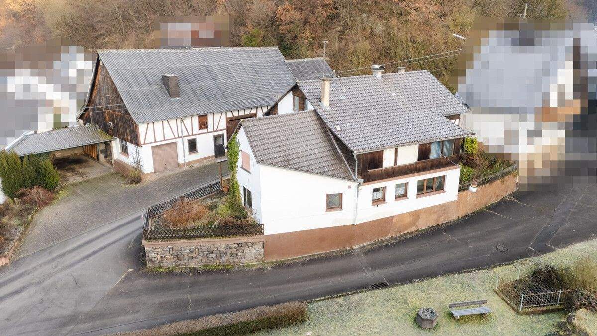 Thumbnail-Fachwerkhaus mit Anbau und großer Scheune. Sanierung mit Substanz in Roßbach-Wied!