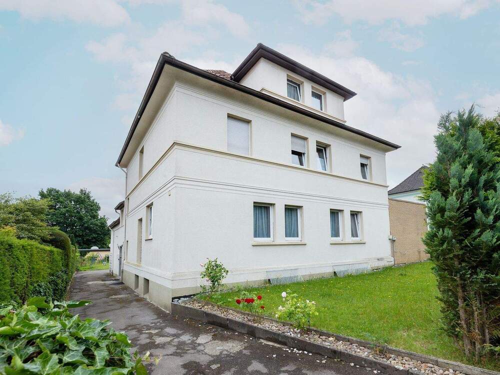 Thumbnail-4-Familienhaus mit großzügiger, eigennutzbarer Einheit und 3 vermieteten Wohnungen in Bad Salzuflen