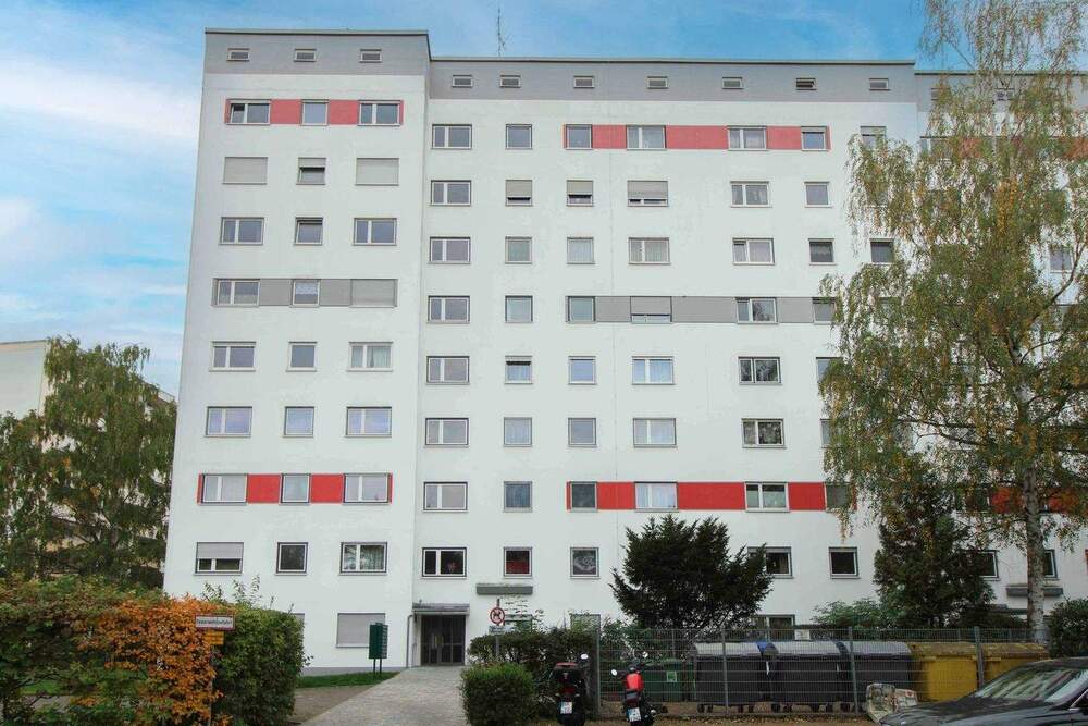 Thumbnail-Sanierte 4-Zimmer-Wohnung mit Südbalkon und Weitblick in Erlangen