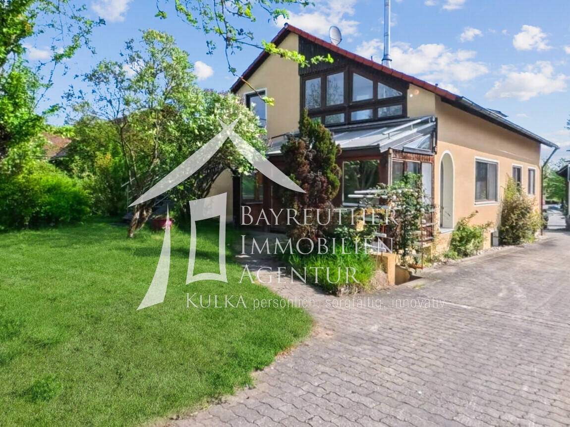 Thumbnail-Vielseitiges Zweifamilienhaus mit Hallenflächen, Mieteinnahmen und ca. 2.000 m² Grundstück